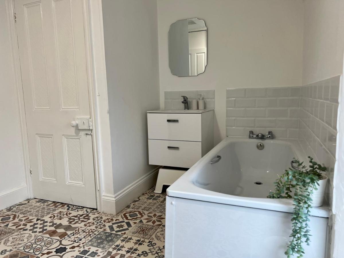 Heathcliff - 5 Bedroom House In Town Centre United Kingdom Buitenkant foto